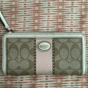 Coach zippy wallet